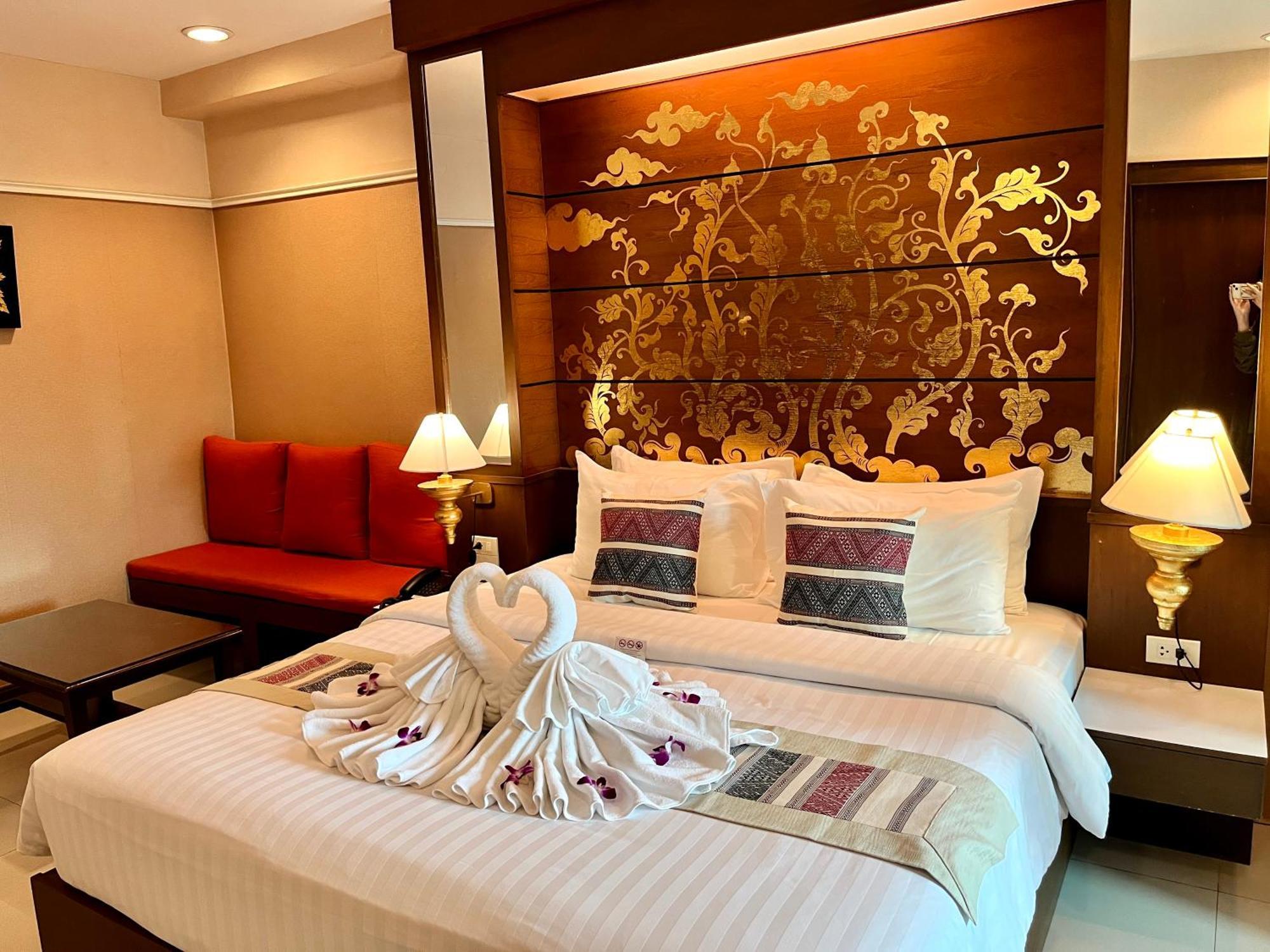 Deluxe Double Room with Free Round-Trip Airport Transfer,1742651466:JPEG